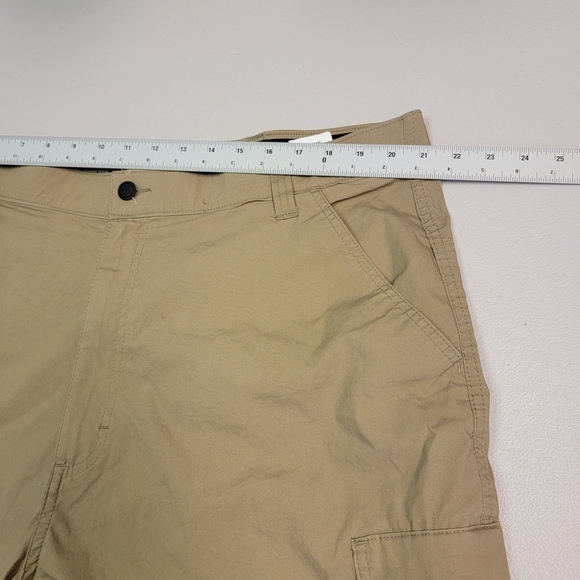 Wrangler ATG All Terrain Gear Cargo Shorts Mens Brown Sz 42 - Picture 5 of 5